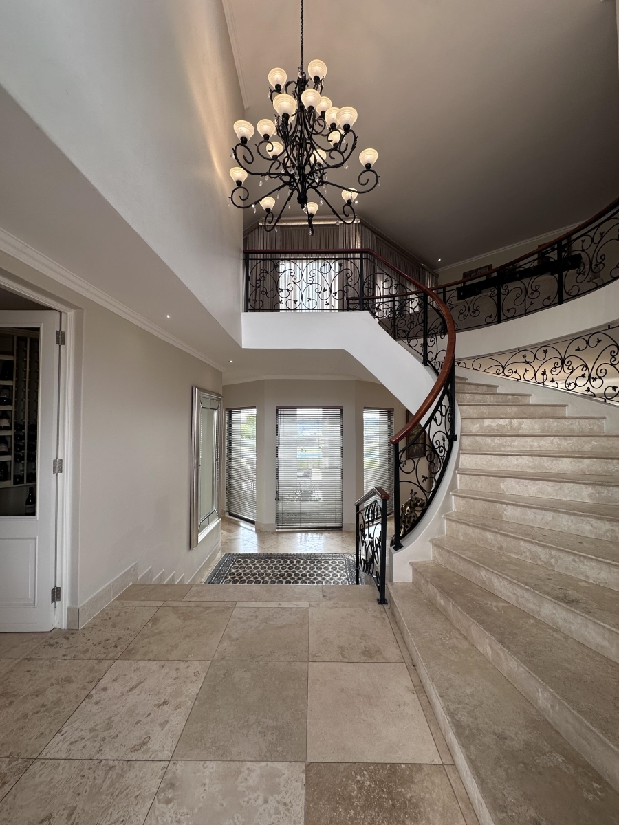 5 Bedroom Property for Sale in Blue Hills Gauteng