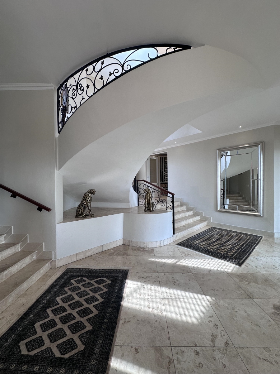 5 Bedroom Property for Sale in Blue Hills Gauteng