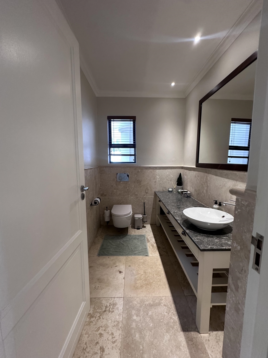 5 Bedroom Property for Sale in Blue Hills Gauteng