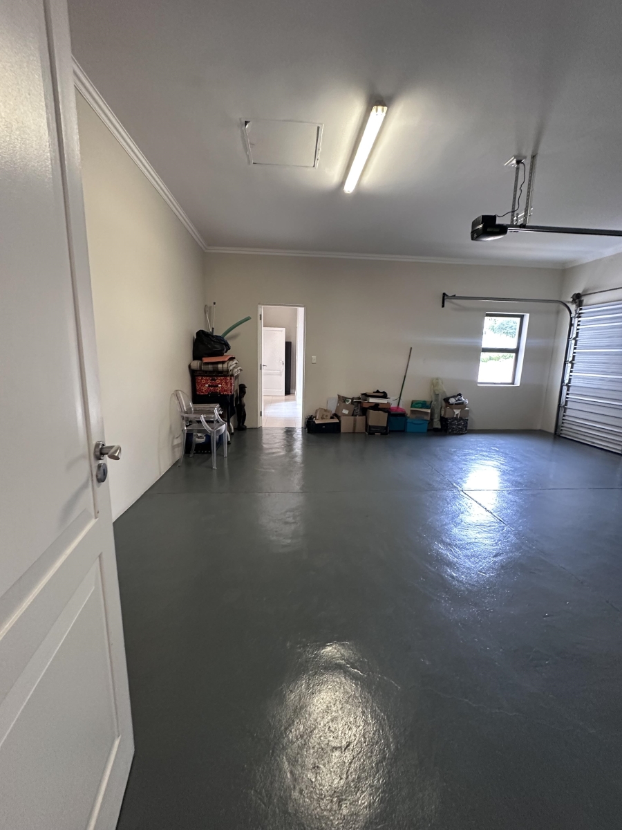 5 Bedroom Property for Sale in Blue Hills Gauteng