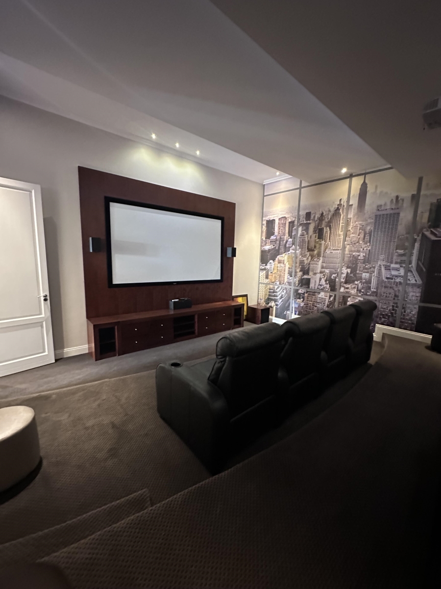 5 Bedroom Property for Sale in Blue Hills Gauteng