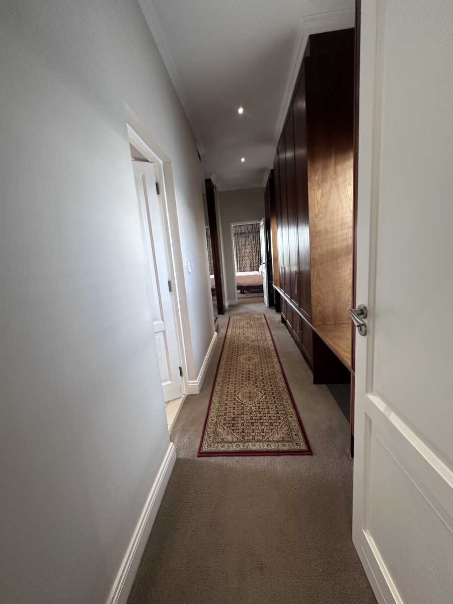 5 Bedroom Property for Sale in Blue Hills Gauteng