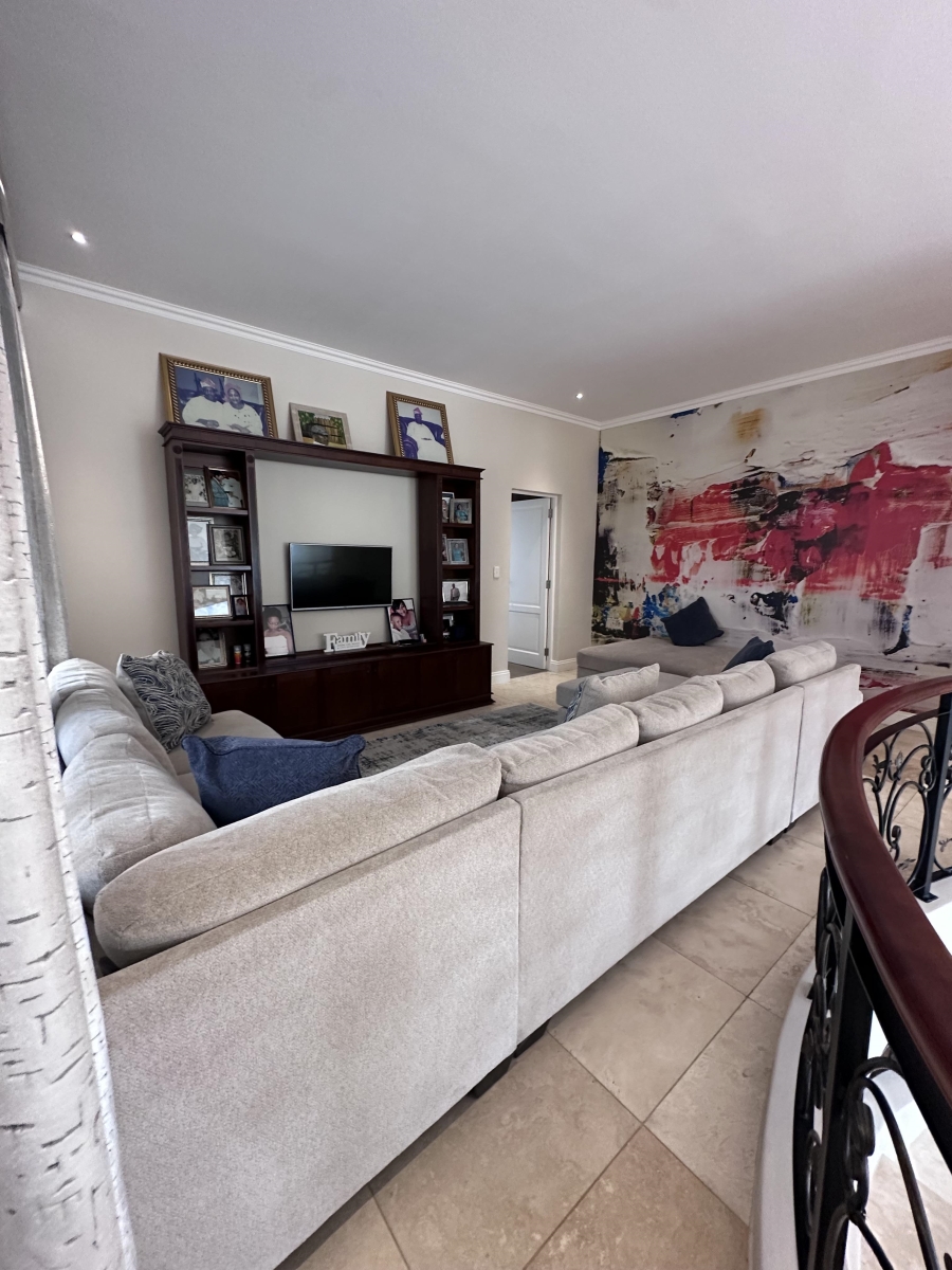 5 Bedroom Property for Sale in Blue Hills Gauteng