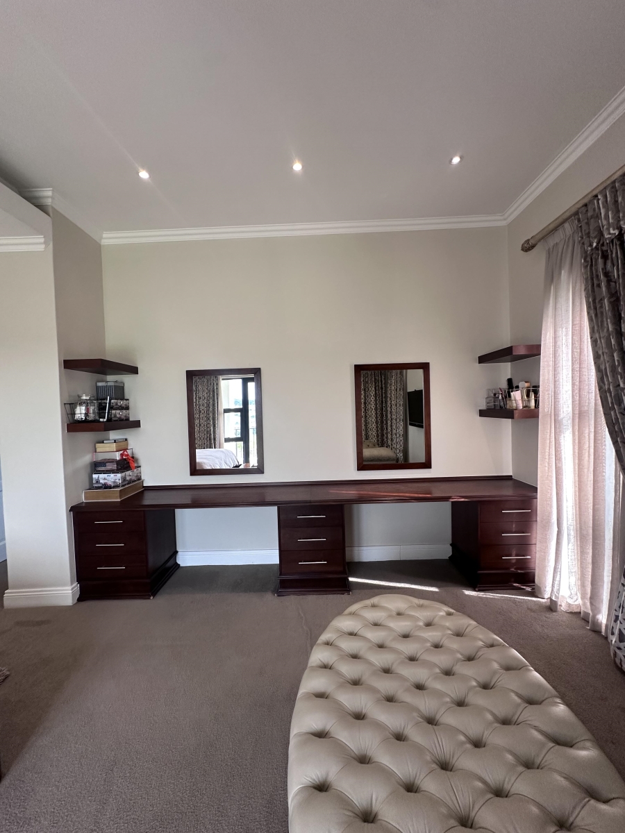 5 Bedroom Property for Sale in Blue Hills Gauteng