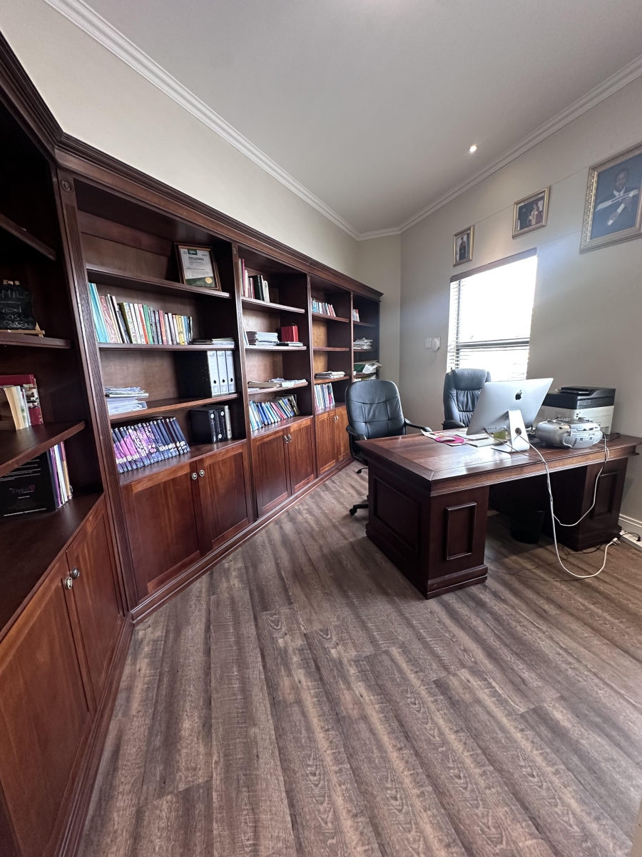 5 Bedroom Property for Sale in Blue Hills Gauteng