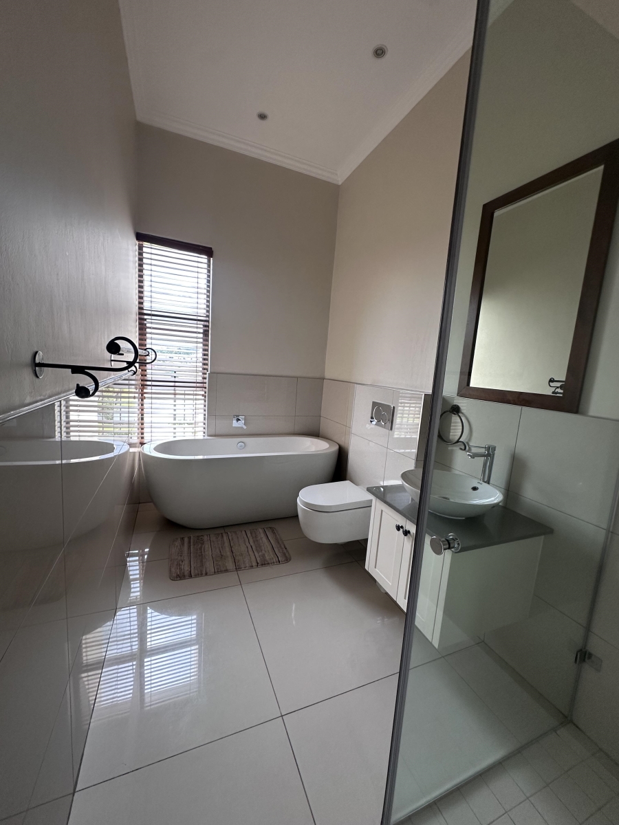 5 Bedroom Property for Sale in Blue Hills Gauteng