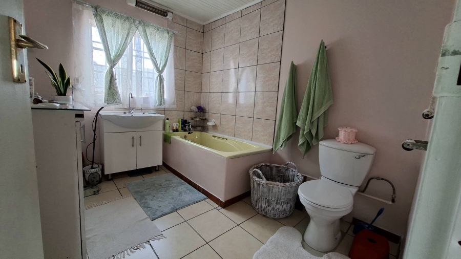 4 Bedroom Property for Sale in Discovery Gauteng