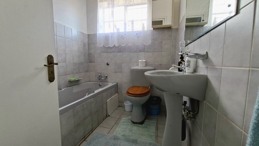 4 Bedroom Property for Sale in Discovery Gauteng