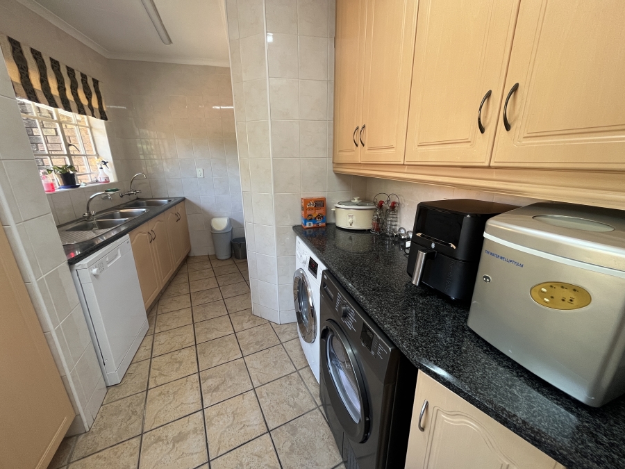 4 Bedroom Property for Sale in Dowerglen Gauteng