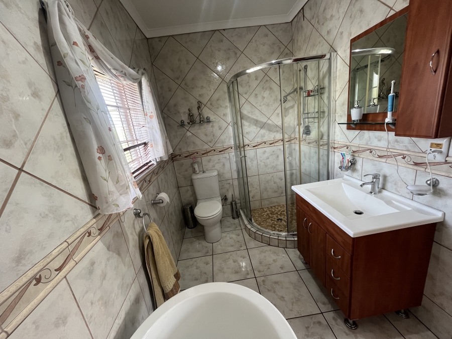 4 Bedroom Property for Sale in Dowerglen Gauteng