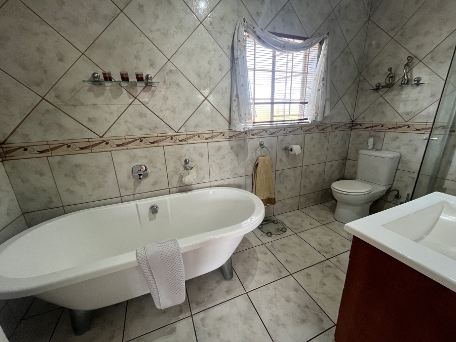 4 Bedroom Property for Sale in Dowerglen Gauteng