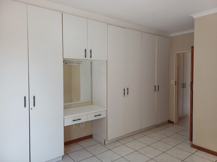 2 Bedroom Property for Sale in Buurendal Gauteng