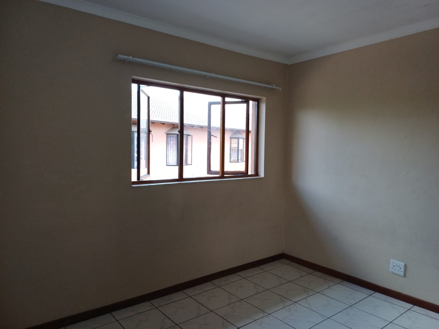 2 Bedroom Property for Sale in Buurendal Gauteng