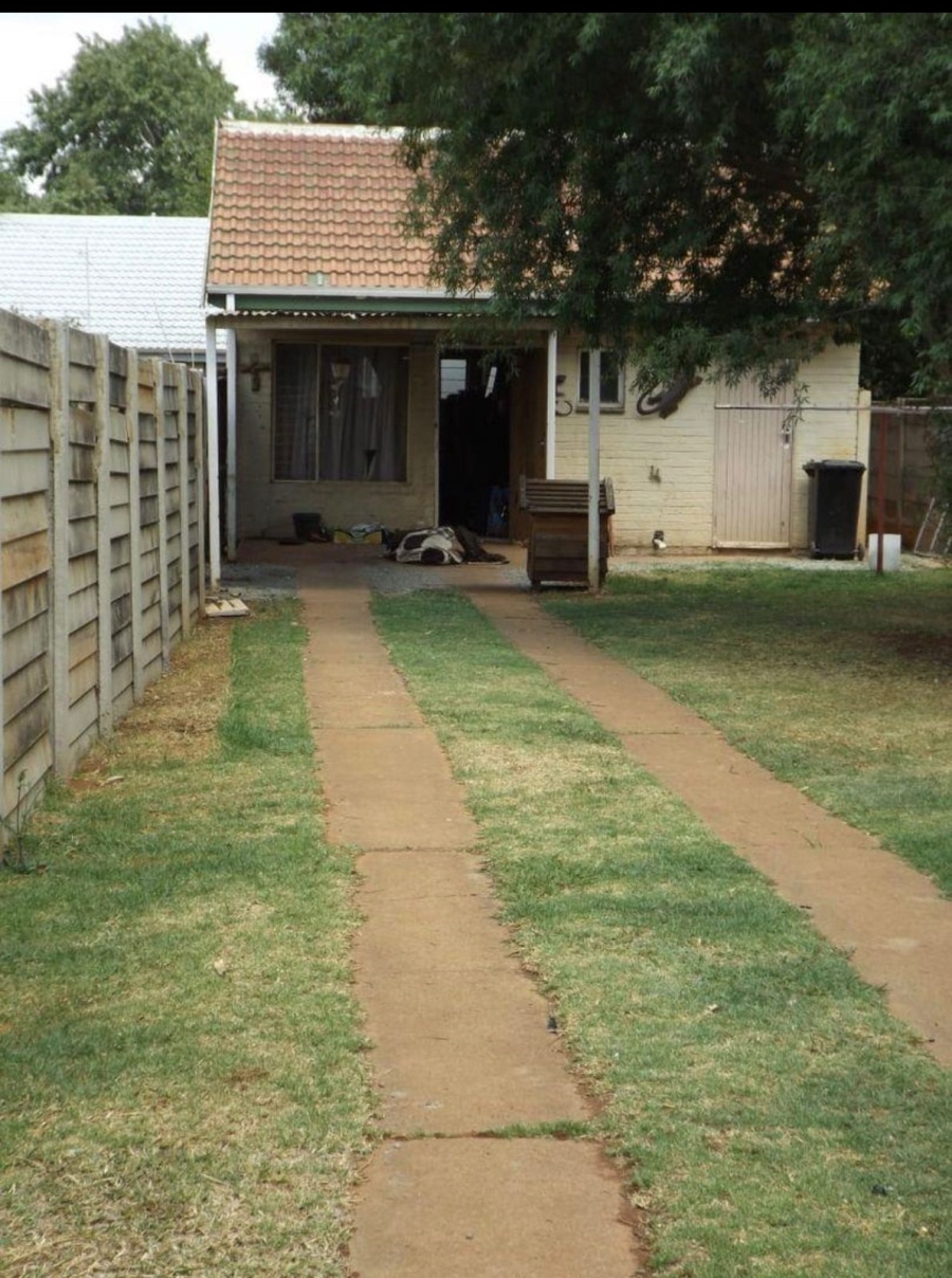 3 Bedroom Property for Sale in Strubenvale Gauteng