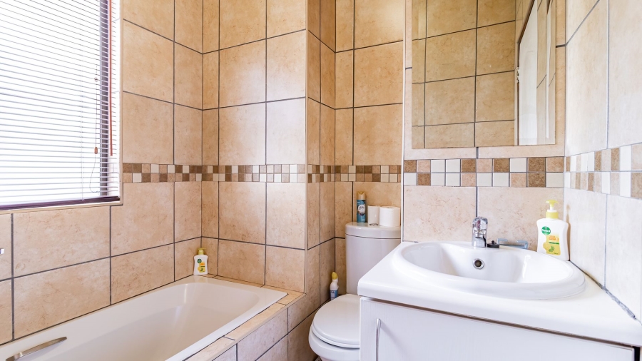 3 Bedroom Property for Sale in Greenstone Hill Gauteng