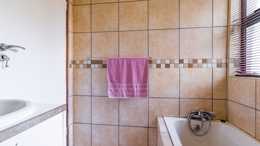 3 Bedroom Property for Sale in Greenstone Hill Gauteng