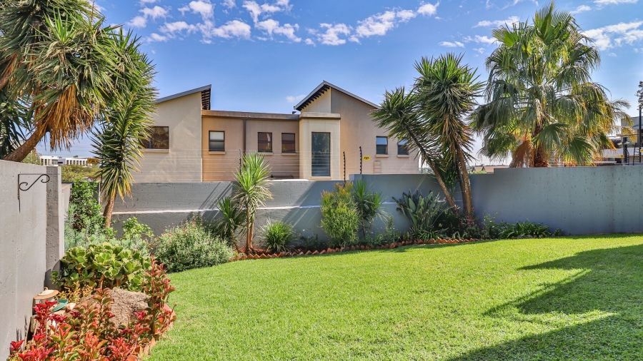 3 Bedroom Property for Sale in Greenstone Hill Gauteng