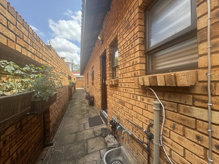 3 Bedroom Property for Sale in New Redruth Gauteng