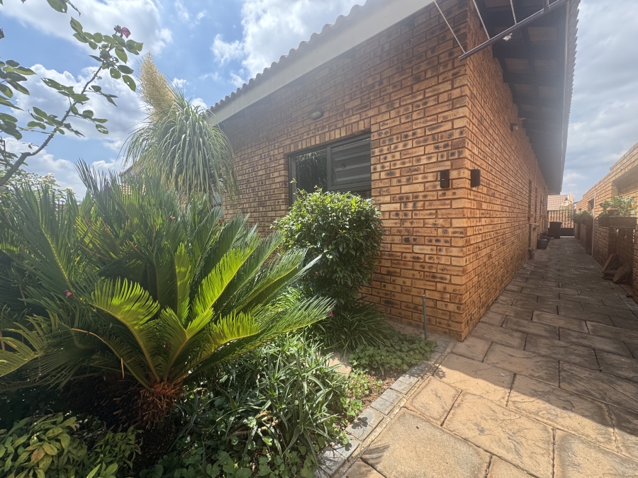 3 Bedroom Property for Sale in New Redruth Gauteng