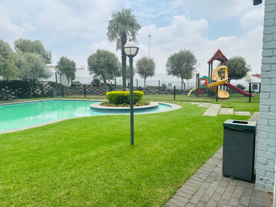 1 Bedroom Property for Sale in Bryanston Gauteng