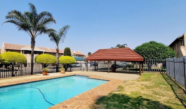 To Let 2 Bedroom Property for Rent in Beyers Park Gauteng