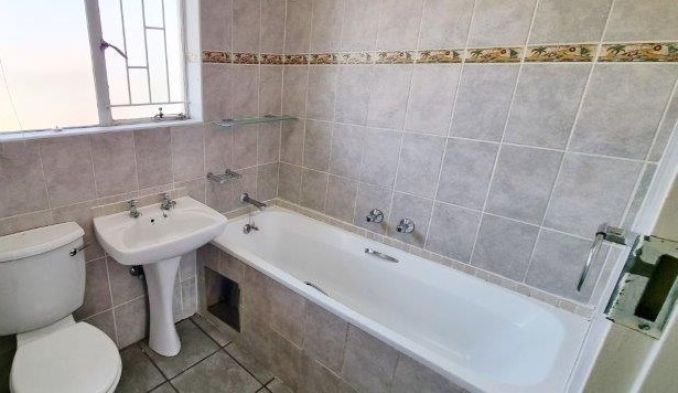To Let 2 Bedroom Property for Rent in Beyers Park Gauteng