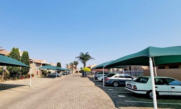 To Let 2 Bedroom Property for Rent in Beyers Park Gauteng