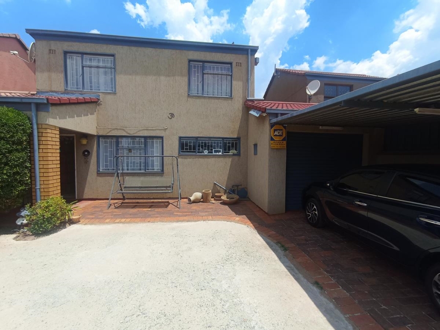 3 Bedroom Property for Sale in Lenasia Ext 10 Gauteng