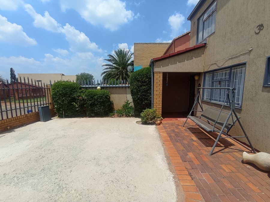 3 Bedroom Property for Sale in Lenasia Ext 10 Gauteng