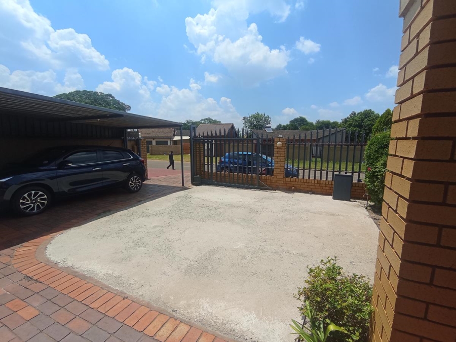 3 Bedroom Property for Sale in Lenasia Ext 10 Gauteng