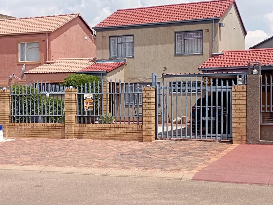 3 Bedroom Property for Sale in Lenasia Ext 10 Gauteng