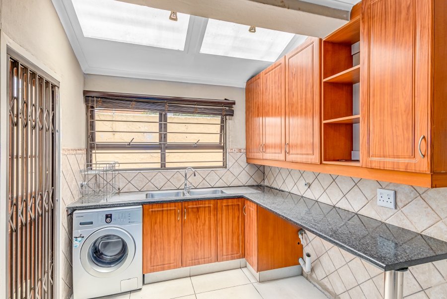 To Let 5 Bedroom Property for Rent in Buccleuch Gauteng