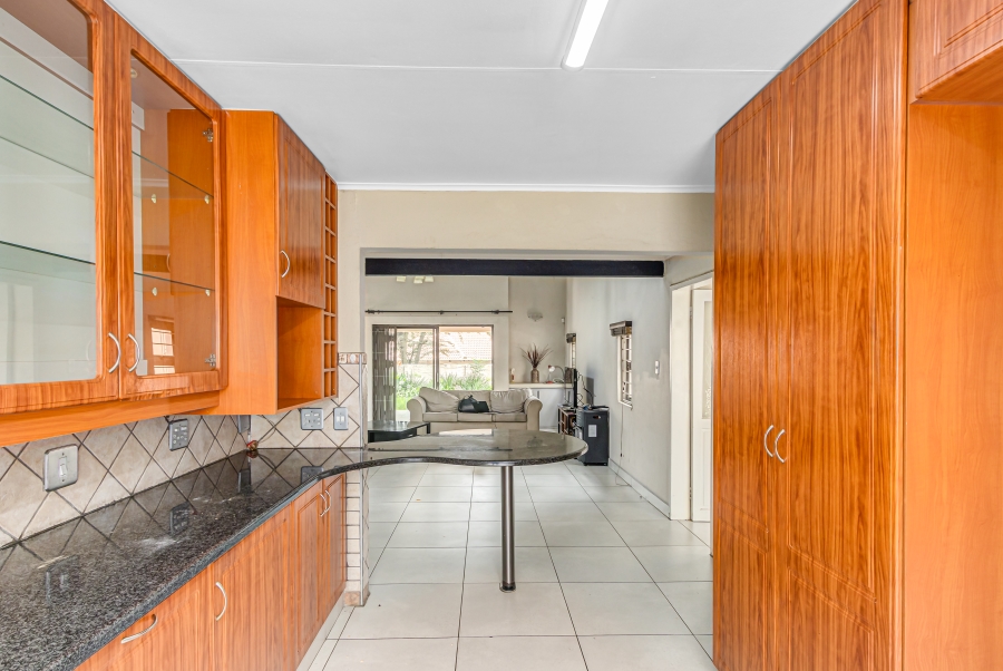 To Let 5 Bedroom Property for Rent in Buccleuch Gauteng