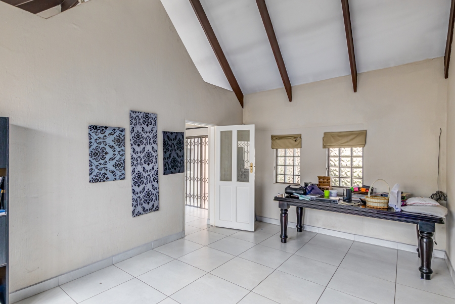 To Let 5 Bedroom Property for Rent in Buccleuch Gauteng