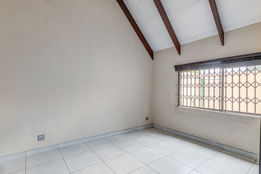 To Let 5 Bedroom Property for Rent in Buccleuch Gauteng