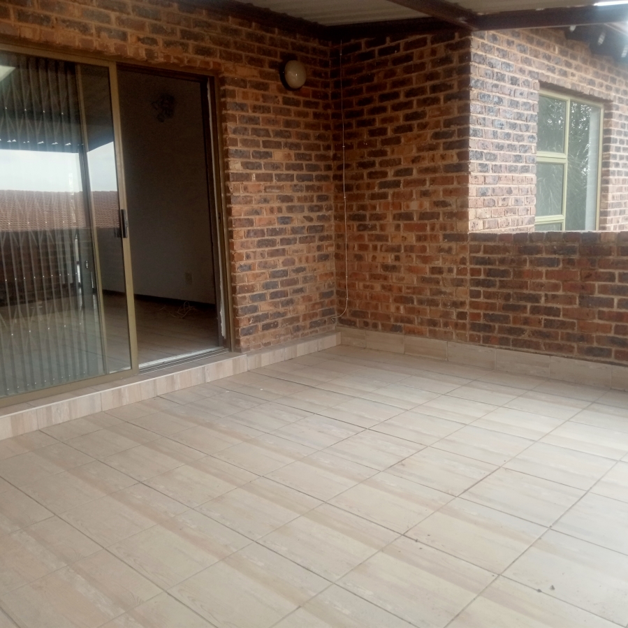 To Let 3 Bedroom Property for Rent in North Riding Gauteng
