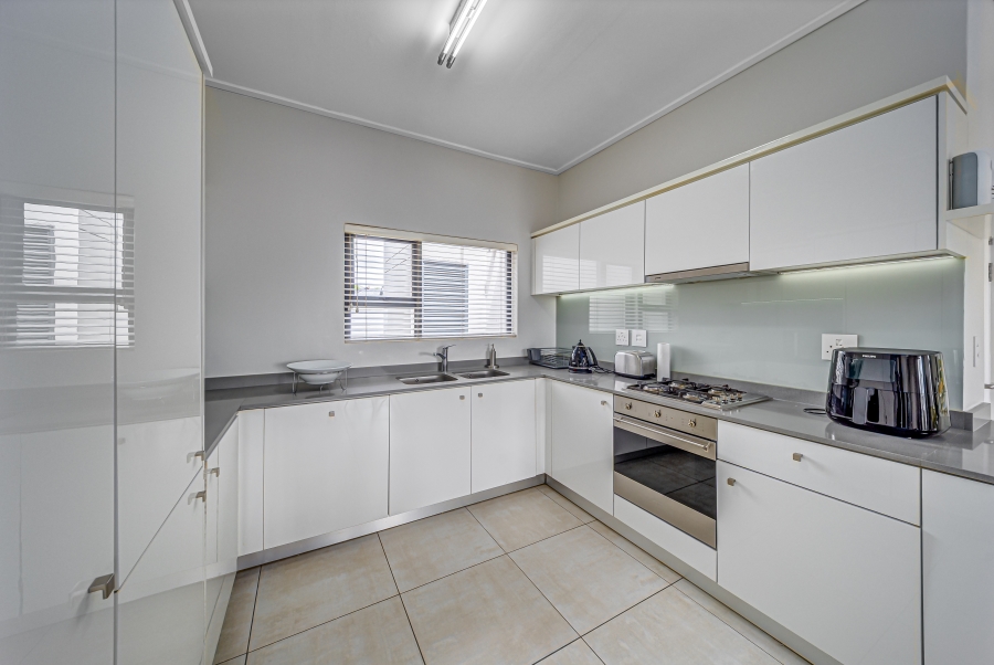 2 Bedroom Property for Sale in Waterfall Gauteng