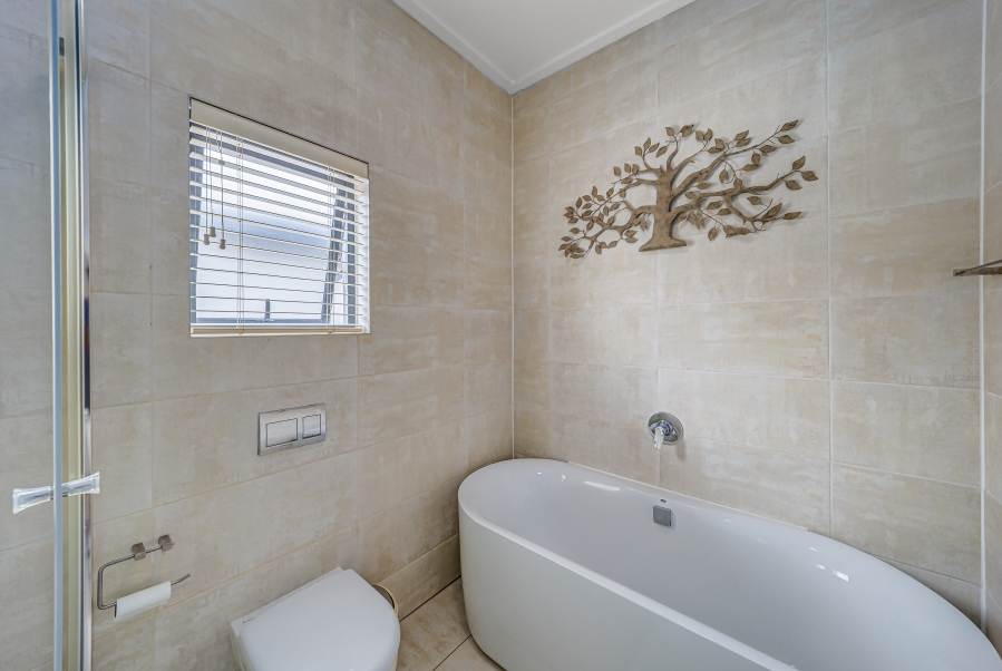 2 Bedroom Property for Sale in Waterfall Gauteng