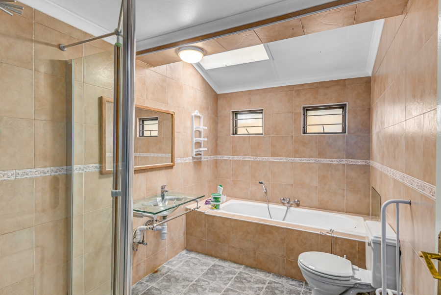 5 Bedroom Property for Sale in Buccleuch Gauteng