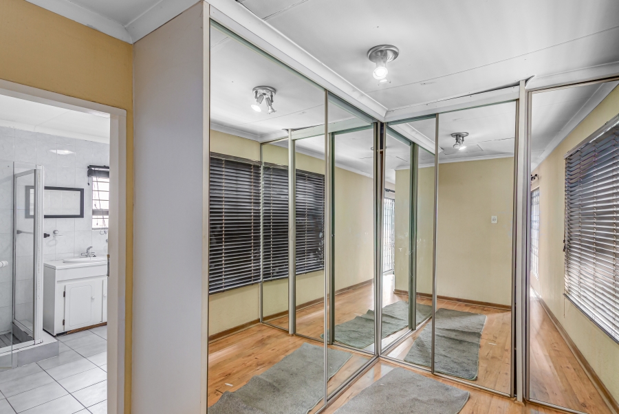 5 Bedroom Property for Sale in Buccleuch Gauteng