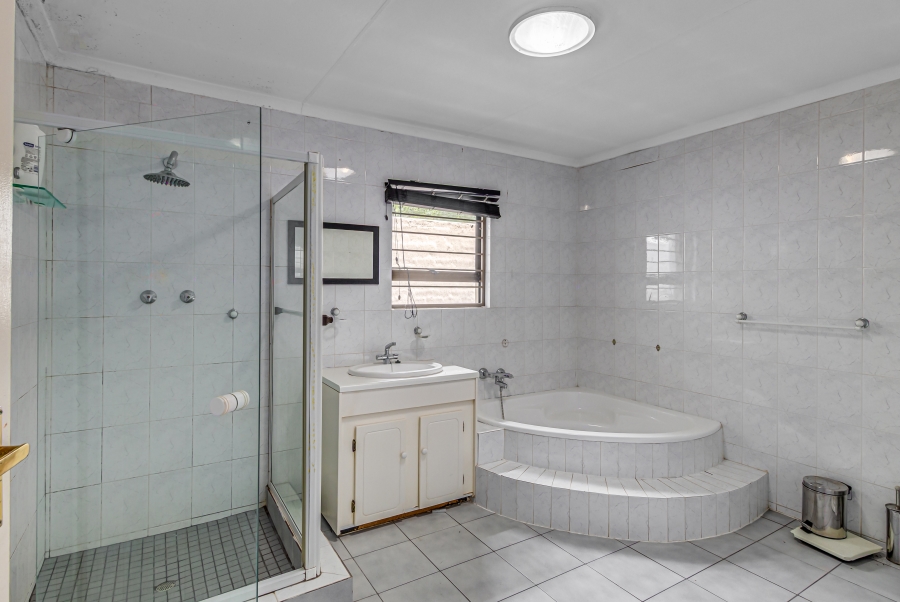 5 Bedroom Property for Sale in Buccleuch Gauteng