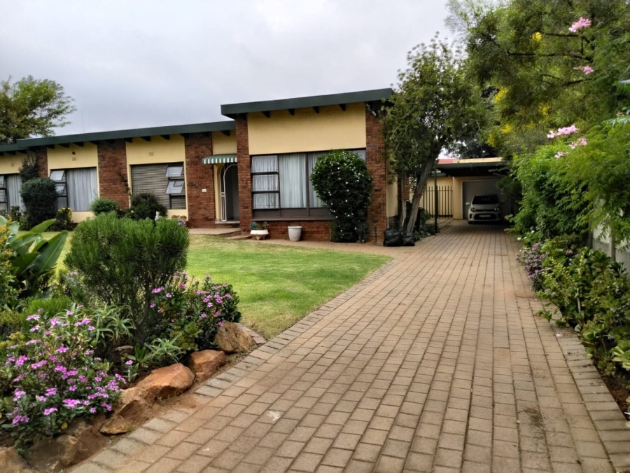 3 Bedroom Property for Sale in Wilro Park Gauteng