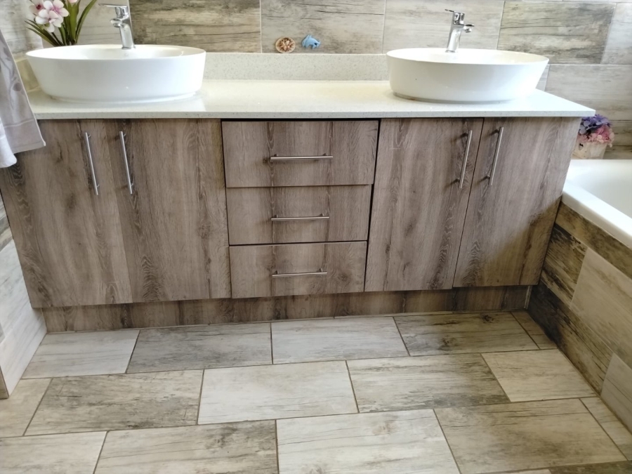 3 Bedroom Property for Sale in Wilro Park Gauteng