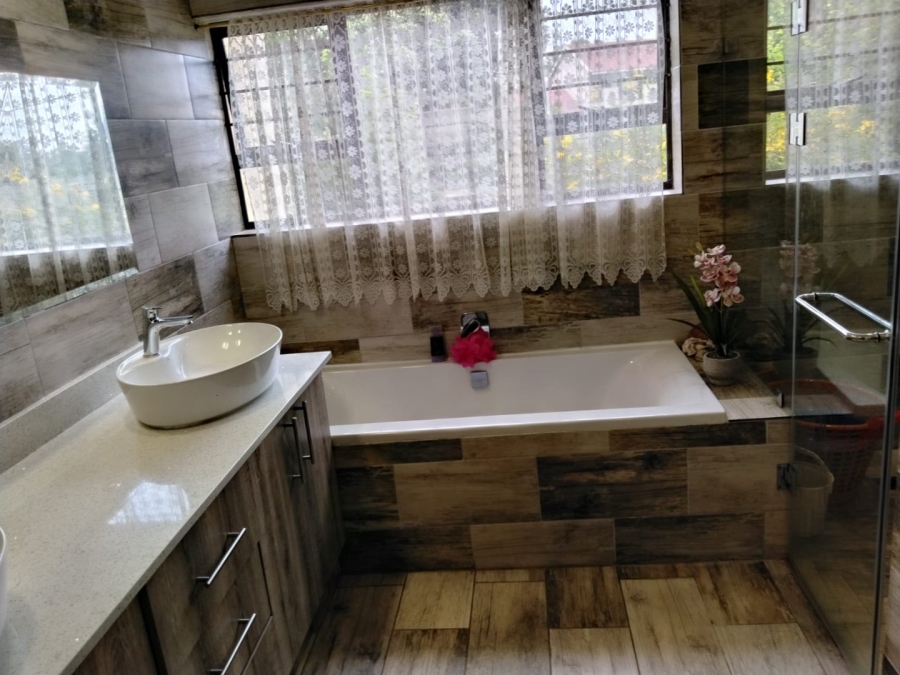 3 Bedroom Property for Sale in Wilro Park Gauteng