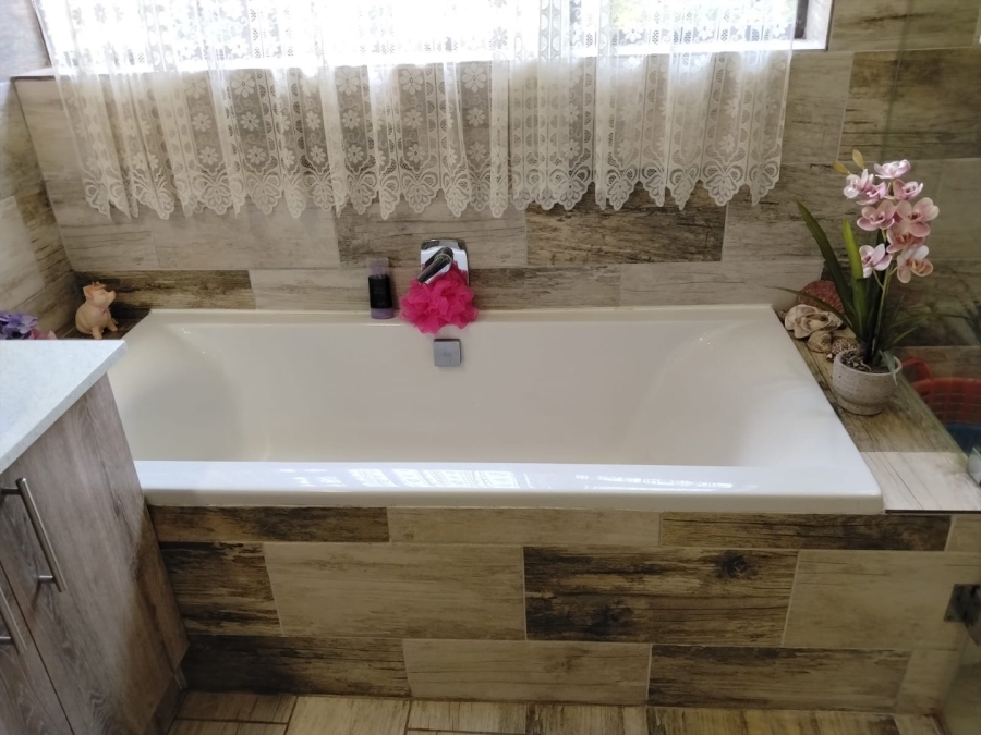 3 Bedroom Property for Sale in Wilro Park Gauteng