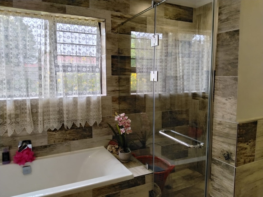 3 Bedroom Property for Sale in Wilro Park Gauteng