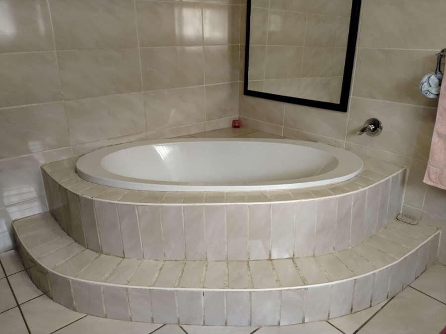 4 Bedroom Property for Sale in Greenhills Gauteng