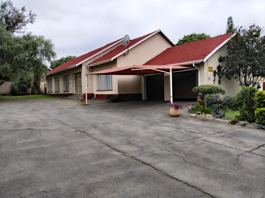 4 Bedroom Property for Sale in Greenhills Gauteng