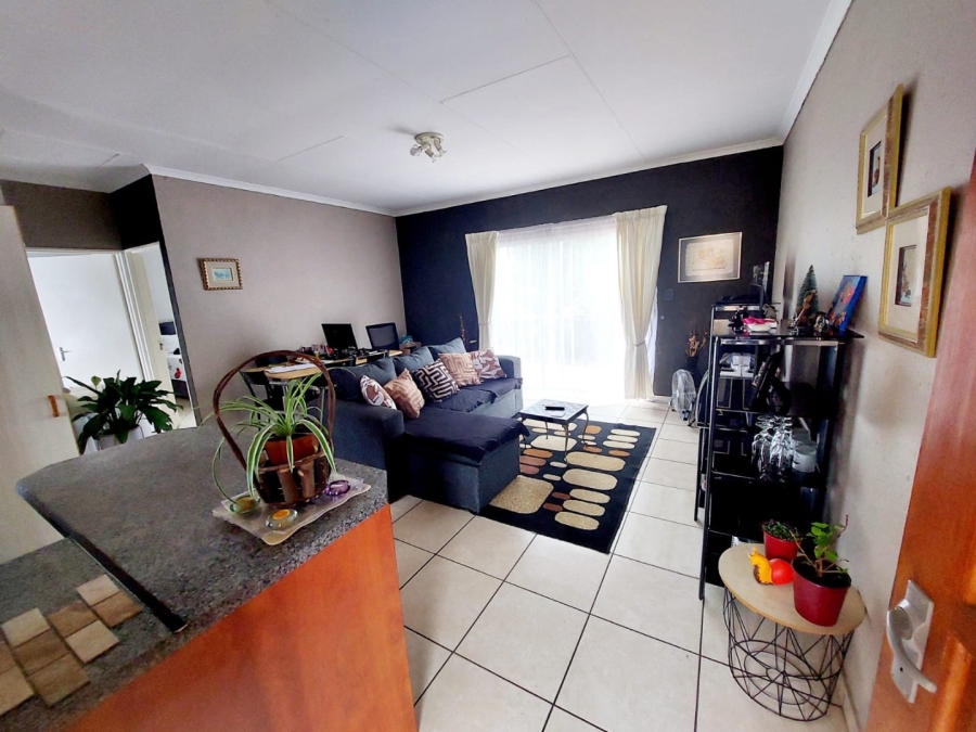 2 Bedroom Property for Sale in Helikonpark Gauteng
