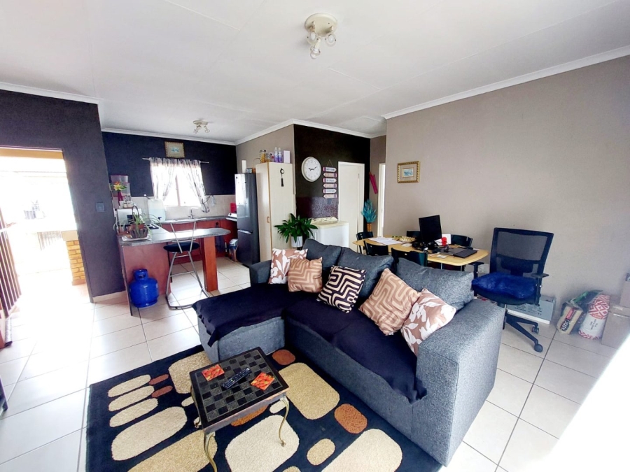 2 Bedroom Property for Sale in Helikonpark Gauteng